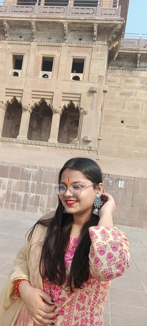 Vishakha Singh Science,Maths,English home tutor in Varanasi.